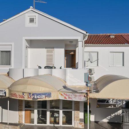 Apartment Center Ana 诺瓦利娅 外观 照片
