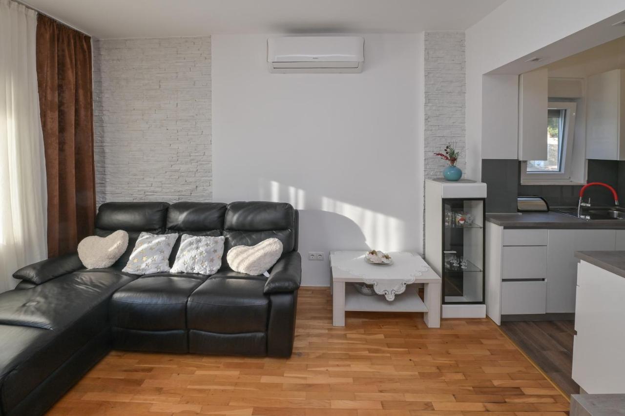 Apartment Center Ana 诺瓦利娅 外观 照片