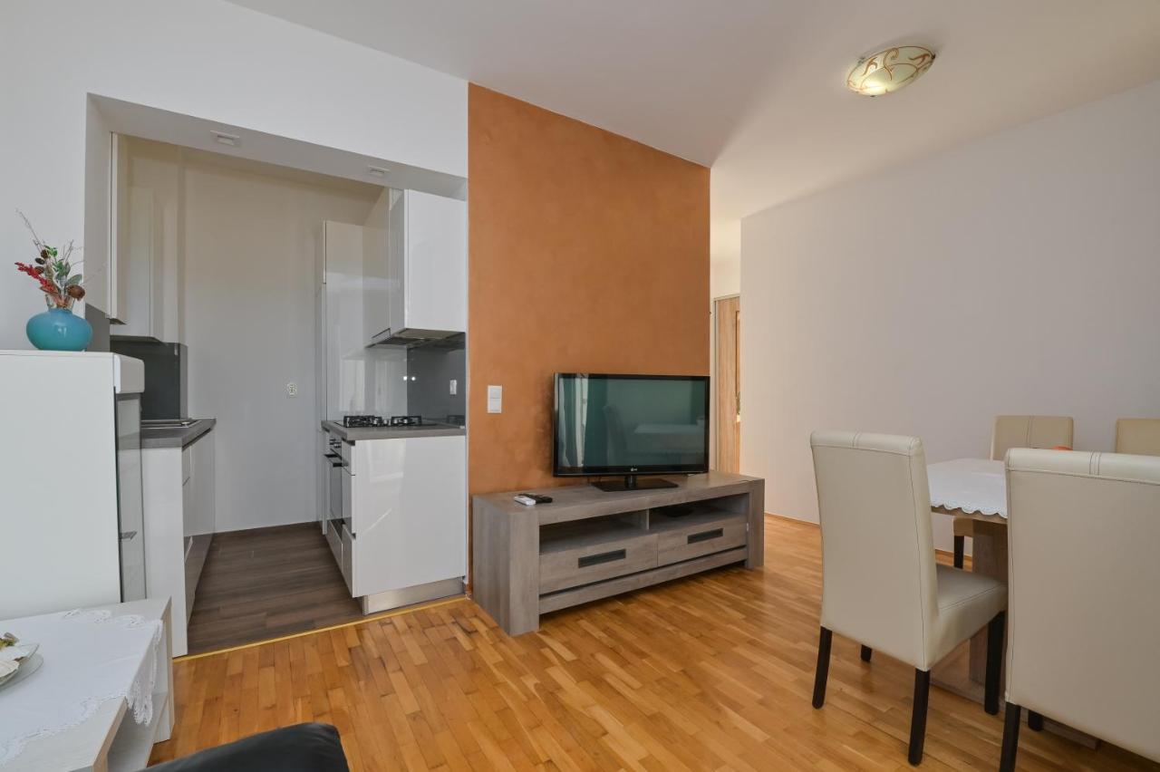 Apartment Center Ana 诺瓦利娅 外观 照片