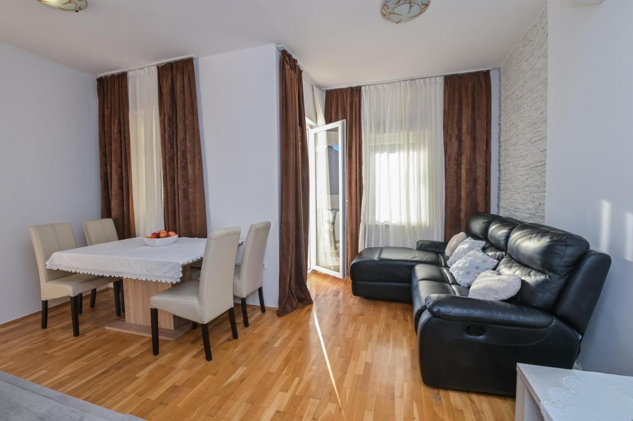 Apartment Center Ana 诺瓦利娅 外观 照片