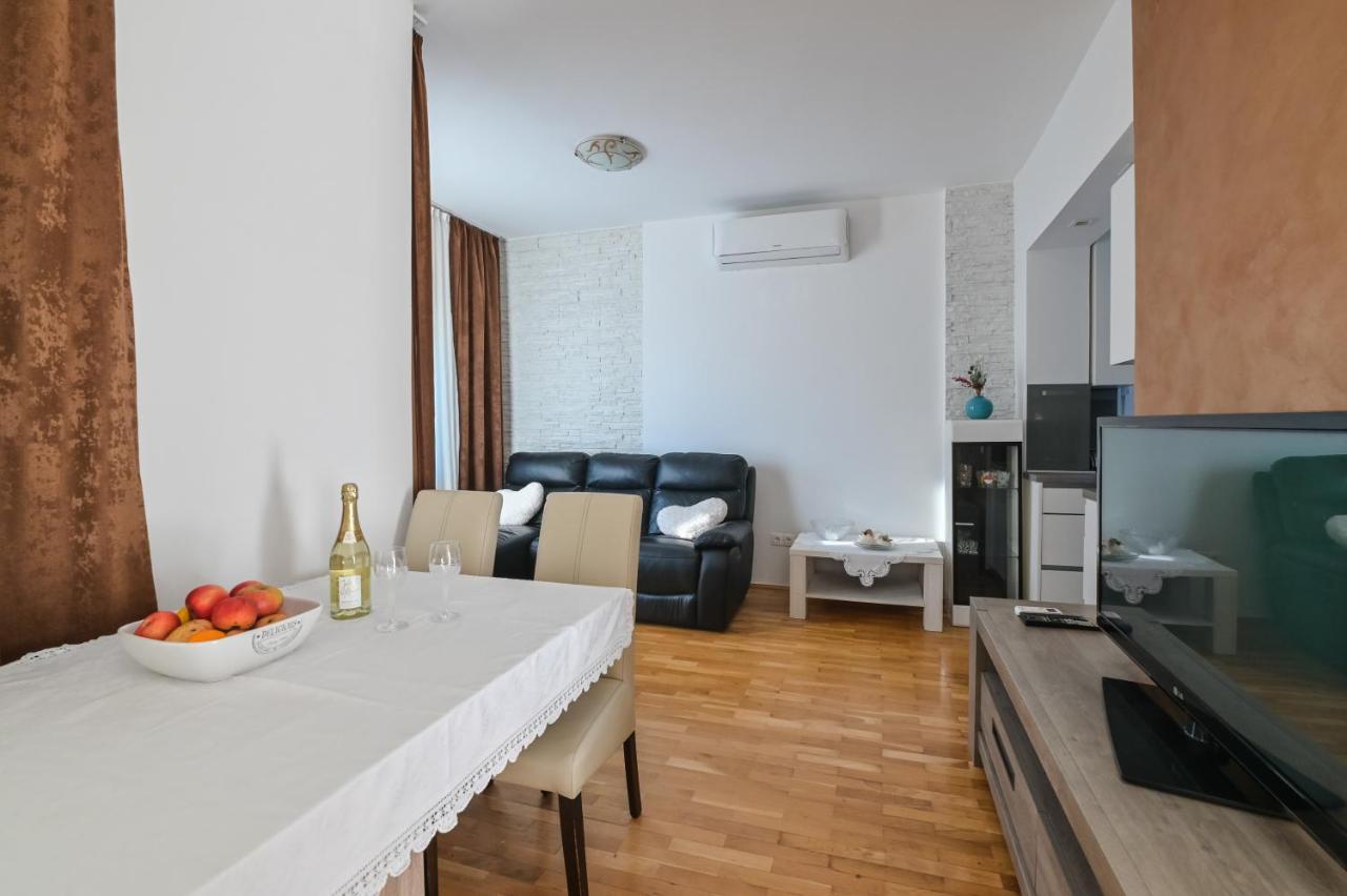 Apartment Center Ana 诺瓦利娅 外观 照片